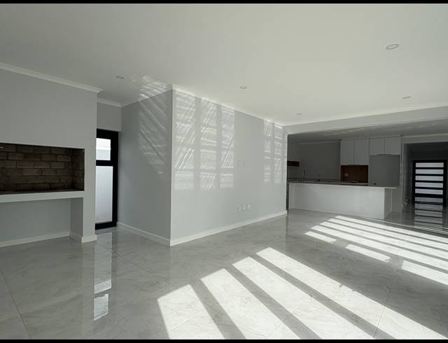 5 BEDROOM HOUSE FOR SALE IN SANDOWN